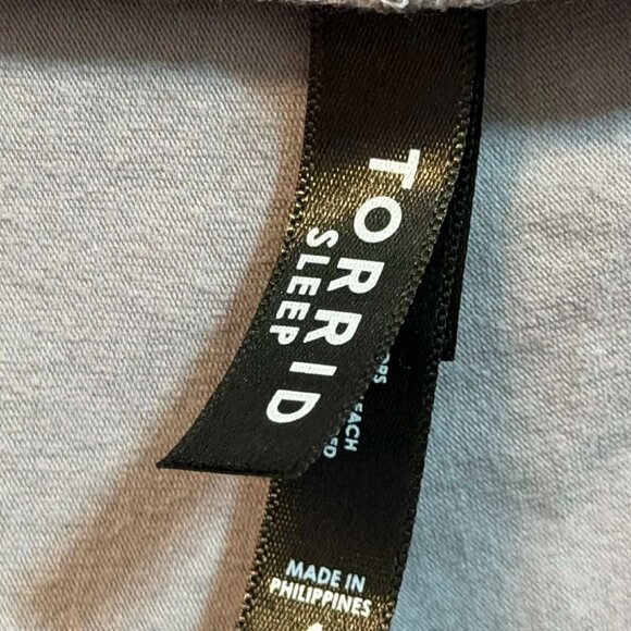 TWO pairs Torrid pants (Tie Dyed Capri Sweats AND Blk/Gry capri PJs) PLUS SIZE 4 - Picture 11 of 13